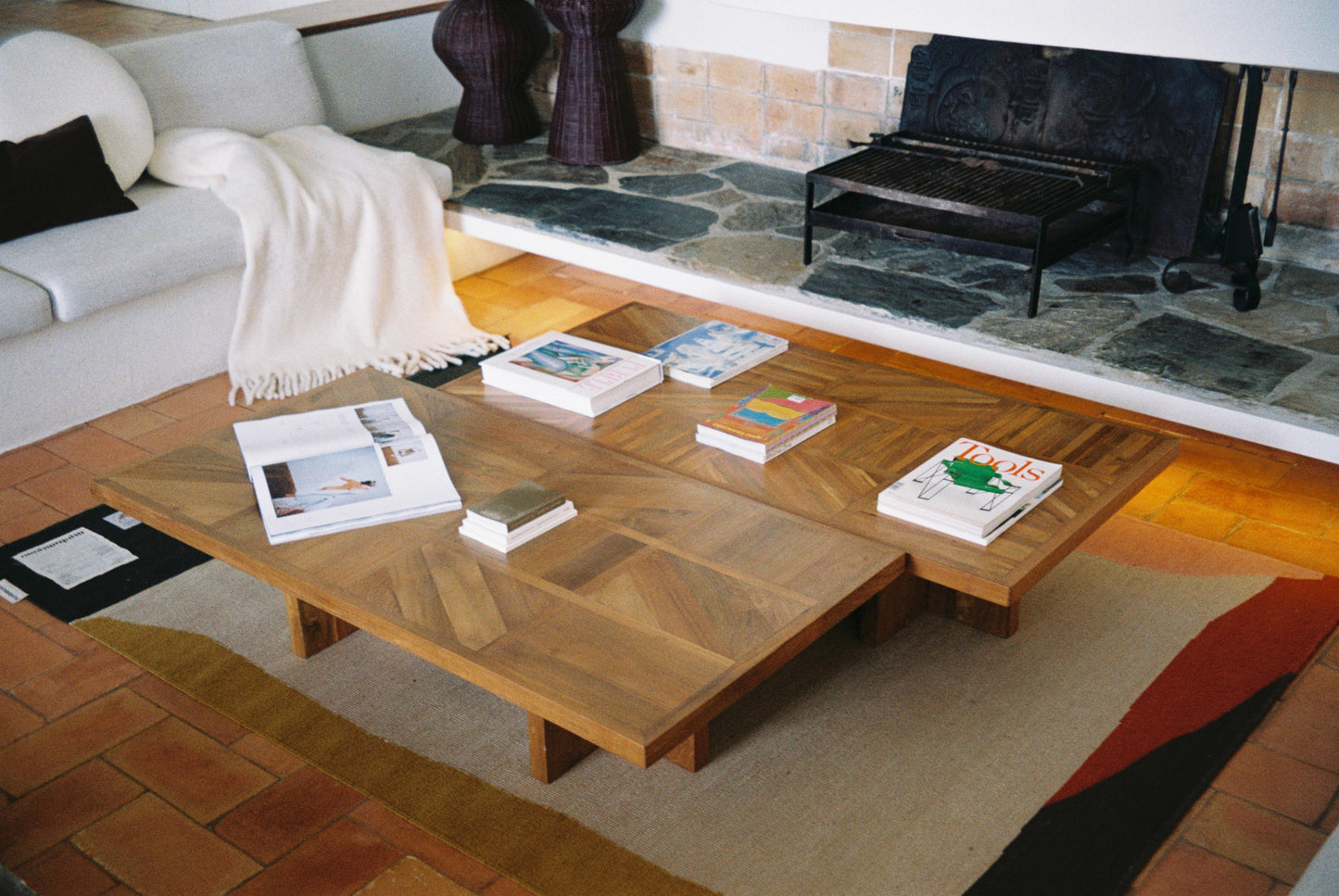 Clau coffee table
