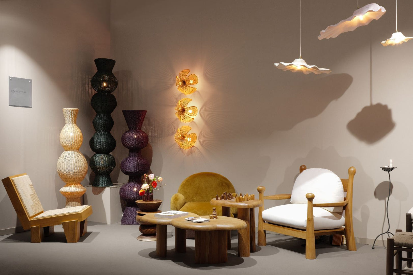 Frangipani wall lamp