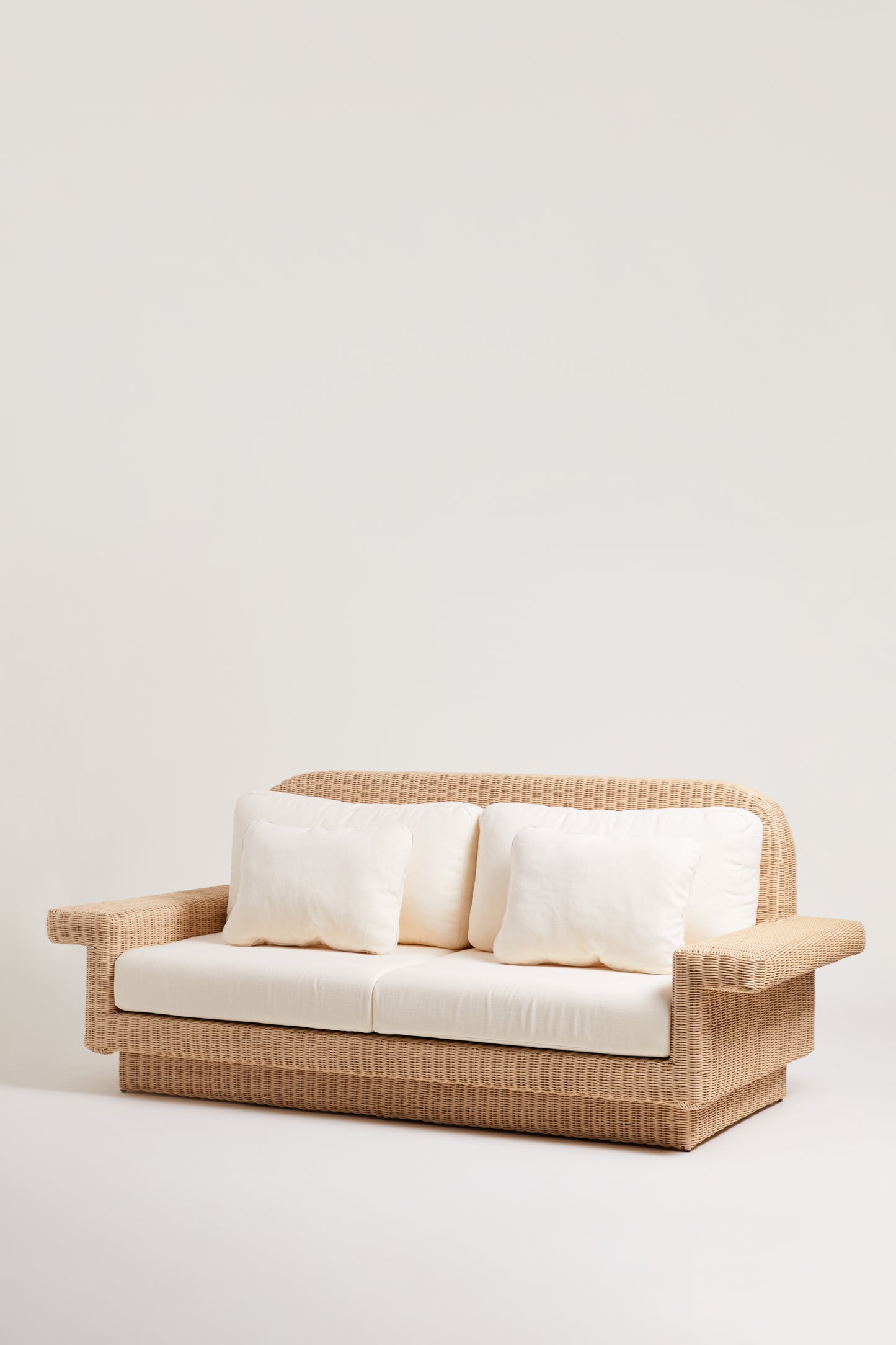 Lola sofa