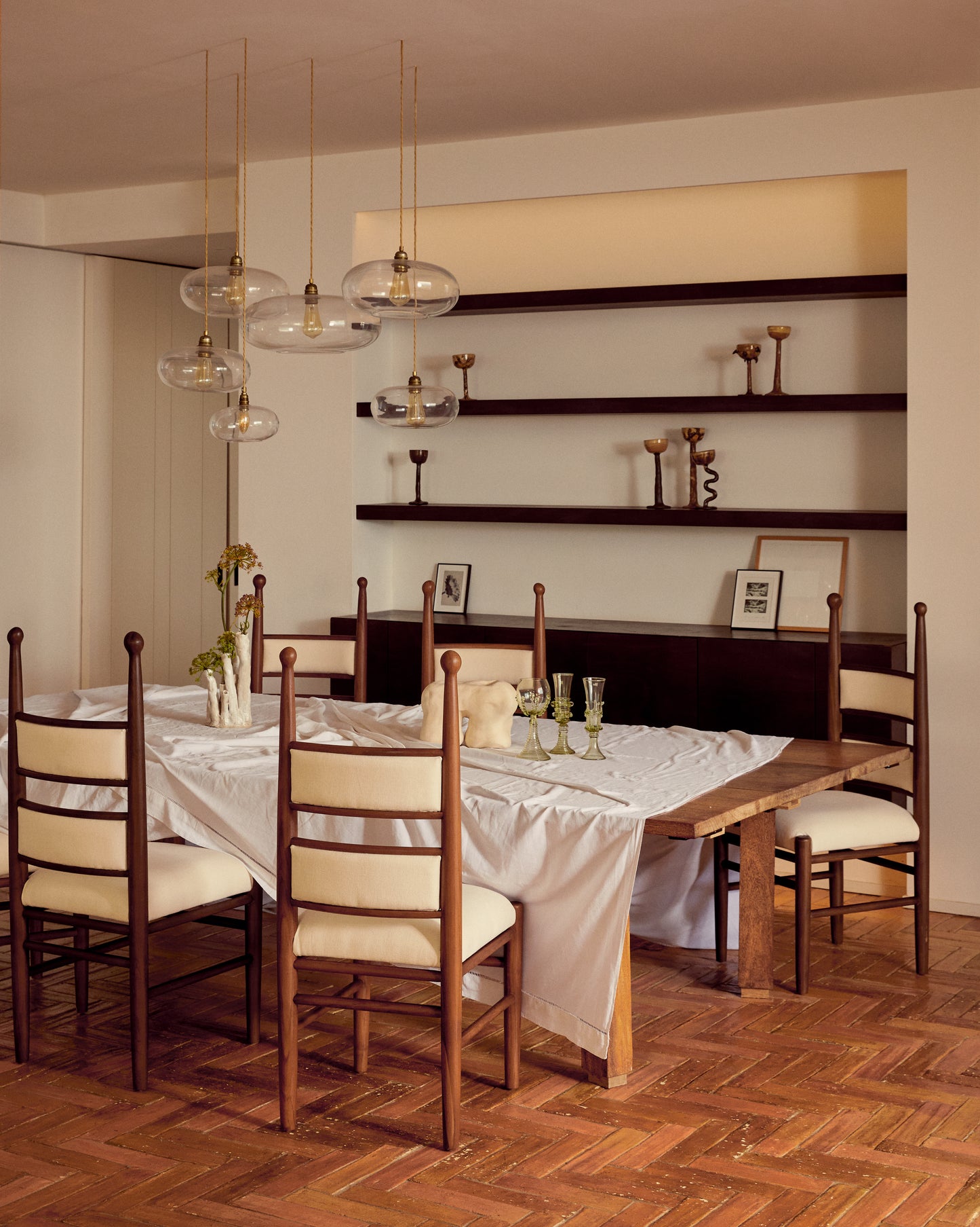 Pitufi dining upholstery brown