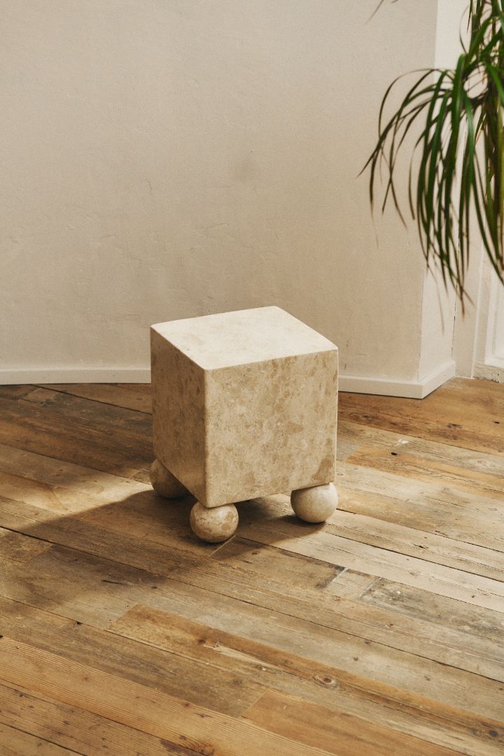 Aurelia stool