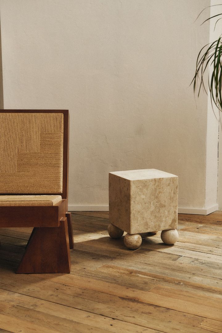 Aurelia stool