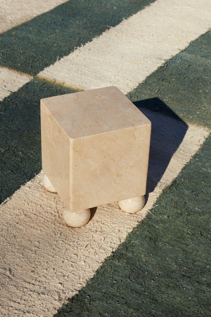 Aurelia stool