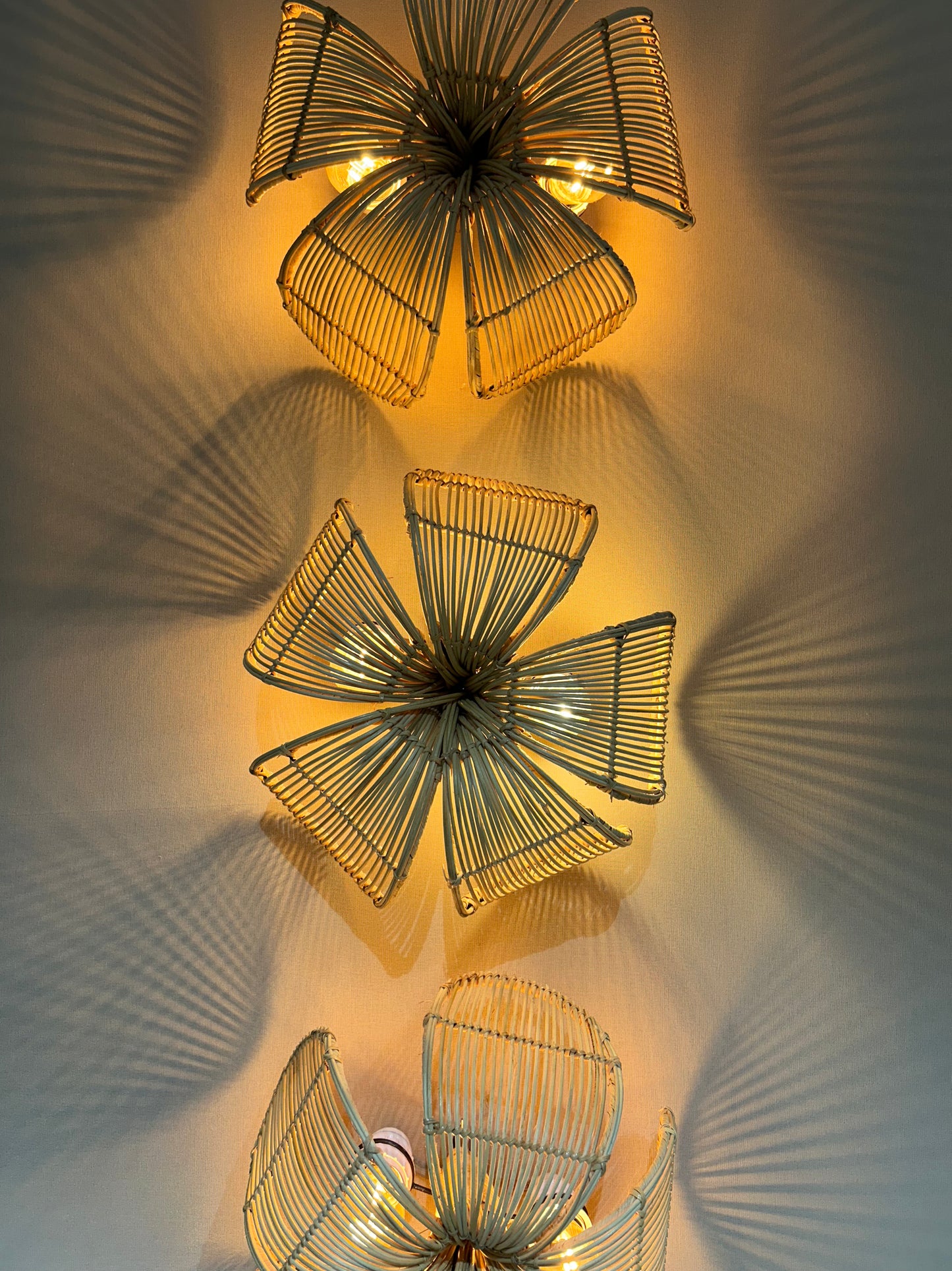 Frangipani wall lamp